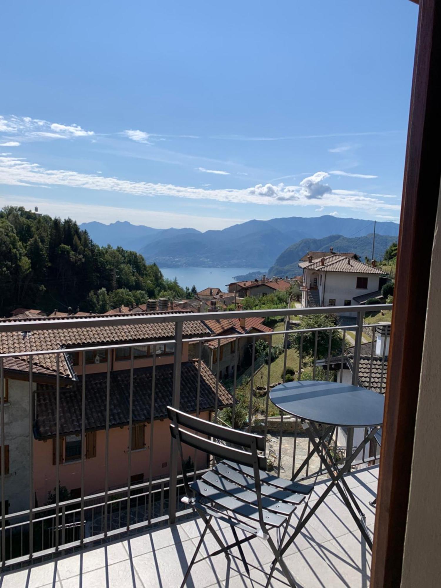 Casa Savina - Stupenda Vista Lago E Monti Plesio Bagian luar foto