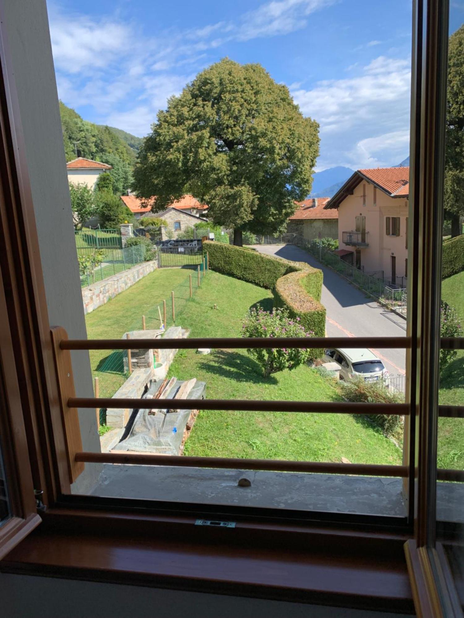 Casa Savina - Stupenda Vista Lago E Monti Plesio Bagian luar foto